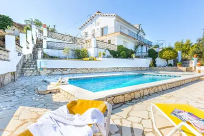 Image de 2ter01 - Maison de 3 chambres avec piscine privée située dans un quartier résidentiel très calme à 7 kms de la plage de Lloret de Mar