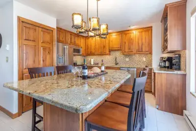 Image de Your Luxe Winter Ski Getaway at Seven Springs Resort- Free Shuttle!