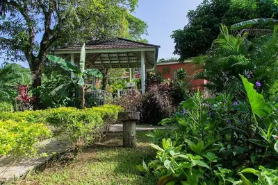 Image de Huge villa on two acres of grounds; close to beaches