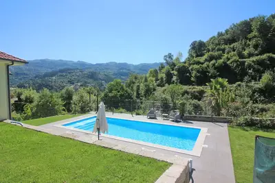 Image de Maison moderne avec piscine à Gerês