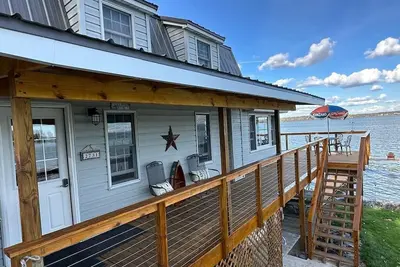 Image de Finger Lakes Spectacular Cayuga Water Front Private & Super Clean! Best Location