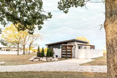 Image de Vacation home with private hot tub.