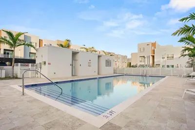 Magical 1 Bedroom Apartment ☀️ Walk to Aventura Mall ☀️ Family Vacation ☀️  Pool