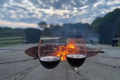 Image de A bougie barn on 50+ acres! Cozy and updated.