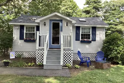 Image de Adorable, super cozy cottage with Lake Winnipesaukee views, 2 miles to Skiing!