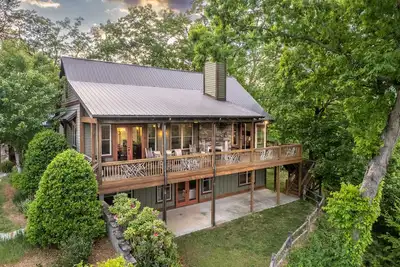 Image de Serenity - A Luxury Home with Spectacular Mountain Views with Community Clubhouse & Pool!
