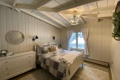 Image de 5 min to Mt. Sunapee/Short walk to Newbury Harbor & Beach/Large Backyard