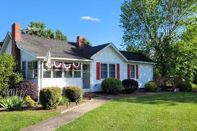 Image de Moo Manor, 10 Mins from downtown Mayberry