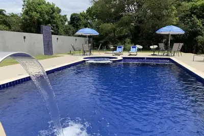 Image de Cozy country house with barbecue area/pool/hydro/waterfall and sun deck