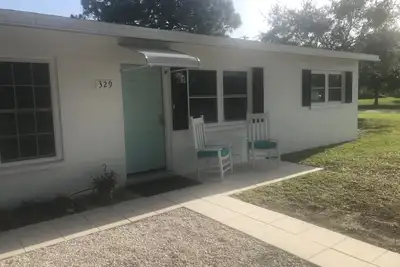 Image de Walk to the beach! Clean and new, remodeled  cozy 3 bedroom 2 bath cottage house