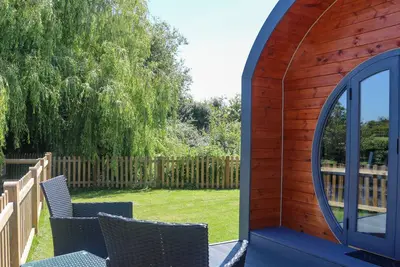 Image de Willow Pod, pet friendly, with hot tub in Arundel, West Sussex