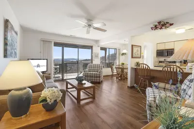 Image de Next to Sdc, Breathing Views, Updated Condo, Free Wifi, Free Tickets! !