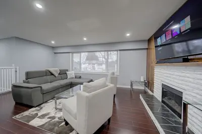 Image de Cheerful 3 bdrm home w/ Parking and large backyard