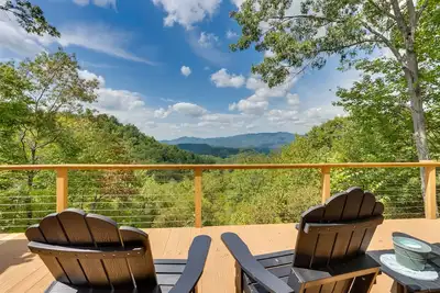 Image de Breathtaking Marble Home on 5-Acre Hillside!