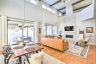 Image de Hike & Ski: Stunning Home w/ Hot Tub in Granby!