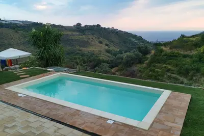 Image de Maison de vacances \"Angolo dei Fiori\" avec vue sur la mer, piscine partagée et climatisation