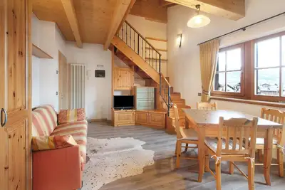 Image de Châlet \"La Marinella Rododendro\", avec accès aux pistes de ski, vue sur le lac et Wi-Fi.