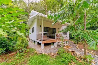 Image de Casa Minerva - Modern new Jungle 1bd house Ac & Tv