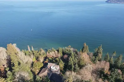 Image de Unique Port Ludlow Home w/ 3 Decks & Hot Tub!