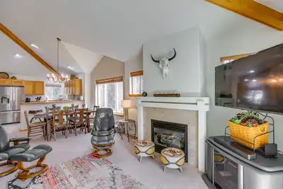 Image de Idyllic Redmond Townhome w/ Furnished Deck!