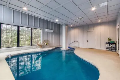 Image de Cabin w/ Indoor Pool, Hot Tub, Theater & Views—Near Pigeon Forge, Sleeps 12