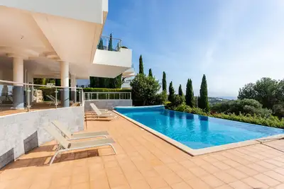 Image de Qdf088 - Luxury large villa with private pool, hot tub and see views