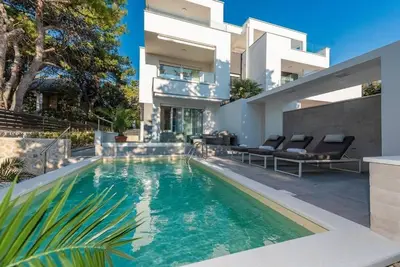 Image de Luxury apartment Sunset with private pool and jacuzzi