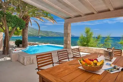 Image de Tropical Villa With An Insane View And A Lovely Pool