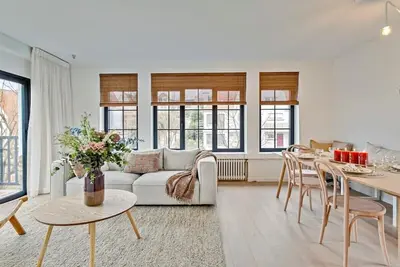 Image de Beach Bliss: Stylish with Balcony & Views!