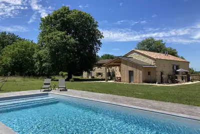 Image de Stylish 2 bedroom loft style apartment with shared pool in Dordogne,