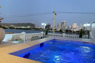 Image de Spectacular House With Large Jacuzzi And Terrace In The Center