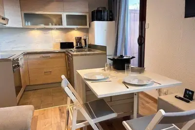 Image de 50m des commerces, 2ème étage, vue montagne, balcon, télévision, casier à ski, 23m², Risoul