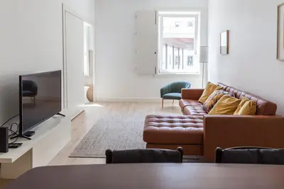 Classy 2bdr Apartment in Downtown by LovelyStay