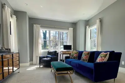 Image de City Gem Nestled In The Woods