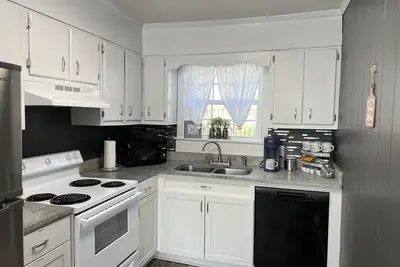 Image de 🏚️ Mayberry’s Serenity Villa. . IfIT Bike, Hammock, Massage Table, Firepit