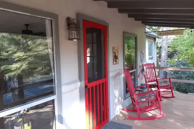 Image de Peaceful, Quite Location! Close to Everything! \"31 Day Minimum\"