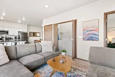 Image de Newer 2 Bd 2 Bth Near Downtown and Perry District!