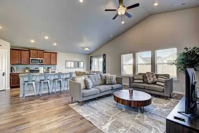 Image de Gorgeous Star home ~ King Bed ~ 5 TVs ~ Walkable to Downtown Star and Albertsons