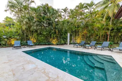 Image de Casa Celé: Steps to beach! 4 bed, 4 bath villa w. pool & jacuzzi!