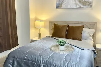 Image de Luxury Living Downtown Roswell, 10min walk to Canton Street