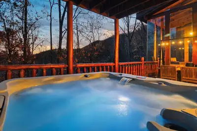 Image de 3 Suites - Hot Tub - Arcade - Pool Table - Views - 9 Miles to Parkway