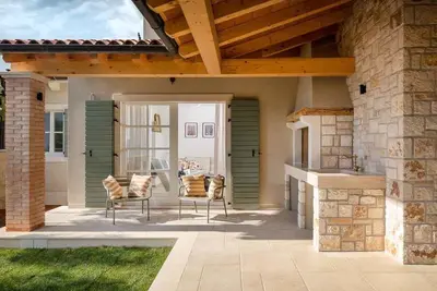 Image de Villa avec piscine et jardin