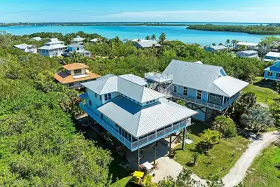 Image de 360* Views at \"Lgi Paradise\" ~ Screened Porch w/ Hot Tub, Golf Cart included