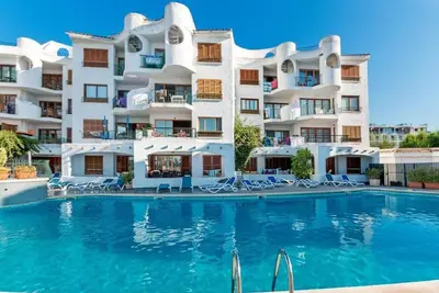 Image de Bel appartement pour 4 personnes avec piscine, Wifi, climatisation, Tv, patio et parking