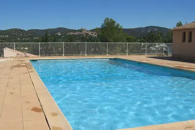 Image de Appartement avec Wifi, piscine, climatisation, Tv, patio, animaux admis, vue panoramique, parking