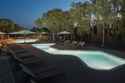 Image de Appartement avec piscine, bain à remous, Wifi, climatisation, Tv, terrasse