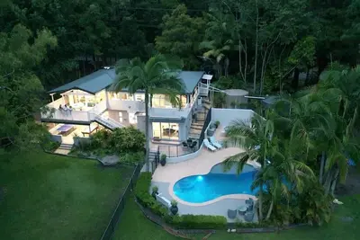 Image de 442 Martinsville Rd  · Villa Nessa - Spa - 12. 5m pool up to 14 guests