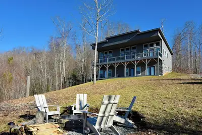 Image de Luxury Contemporary Chalet with spectacular views, amenities & nearby activities