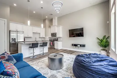 Image de Upscale 2 story home by the Galleria!