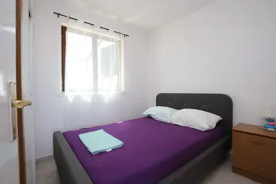 Image de Appartement de deux chambres avec la terrasse et la vue sur le mer Slatine, Ciovo (A-16131-a)